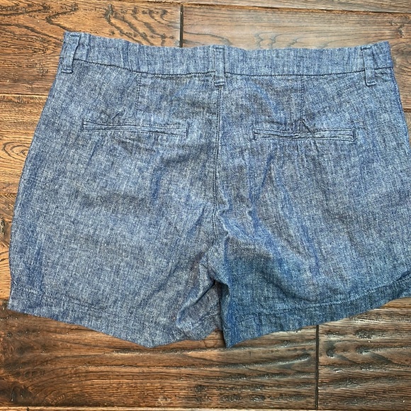 Old Navy size 6 denim blue shorts. - Picture 2 of 3